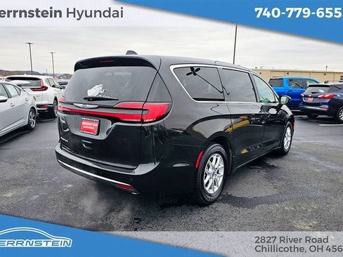 Used 2023 Chrysler Pacifica Touring-L image 34
