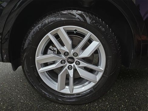 Used 2023 Audi Q5 2.0T Premium w/ Convenience Package image 31