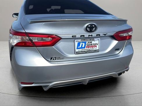 Used 2020 Toyota Camry SE image 9