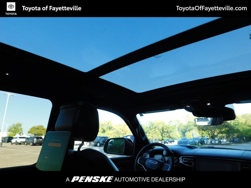 Used 2022 Jeep Wagoneer Series III w/ Premium Group I AWD/4WD image 6
