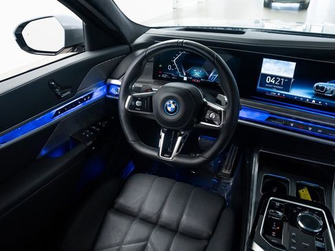 Used 2024 BMW 750e xDrive image 10