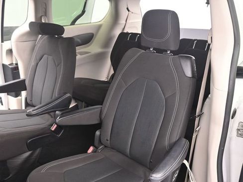 Used 2023 Chrysler Voyager LX image 20