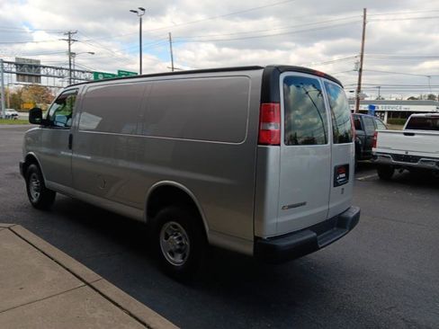 Used 2020 Chevrolet Express 3500 w/ Driver Convenience Package image 9