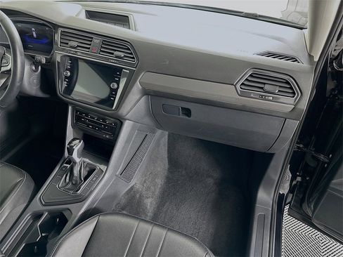 Used 2024 Volkswagen Tiguan SE image 27