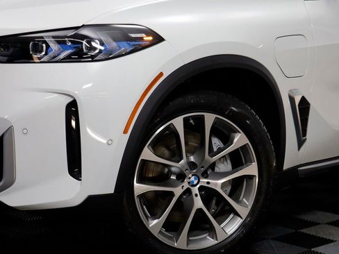 New 2026 BMW X5 xDrive50e w/ Executive Package AWD/4WD image 3