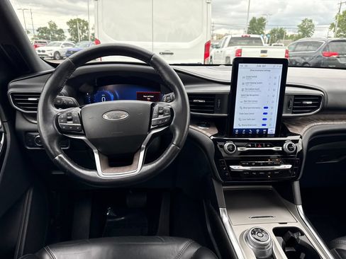 Used 2022 Ford Explorer Platinum w/ Equipment Group 601A AWD/4WD image 10