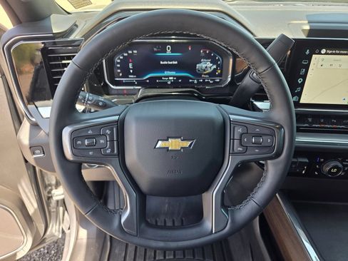 Used 2025 Chevrolet Silverado 2500 High Country w/ Technology Package AWD/4WD image 24