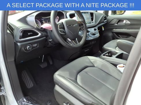New 2026 Chrysler Pacifica Select image 12