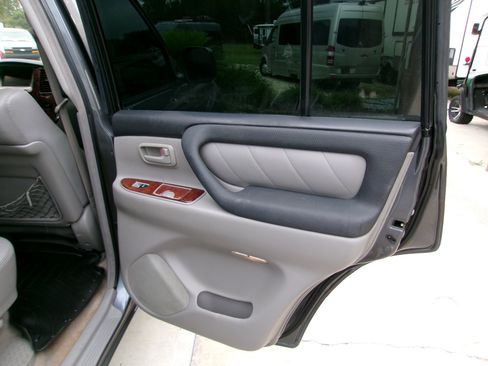 Used 2004 Toyota Land Cruiser image 14