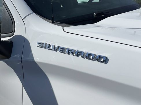 Used 2020 Chevrolet Silverado 1500 Custom w/ Custom Value Package RWD image 4