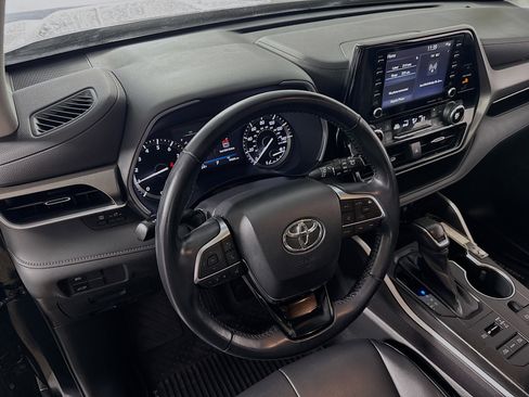 Used 2020 Toyota Highlander XLE image 23