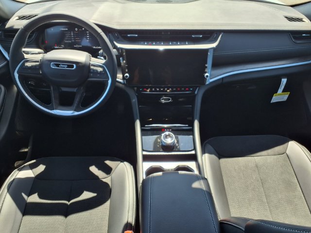 New 2027 Jeep Grand Cherokee Altitude RWD image 8
