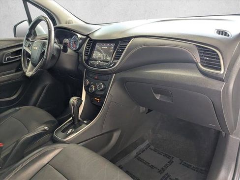 Used 2019 Chevrolet Trax LT w/ LT Convenience Package FWD image 20