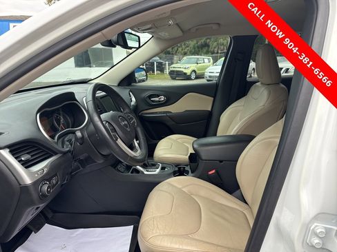 Used 2016 Jeep Cherokee Limited image 10