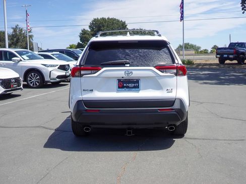Used 2021 Toyota RAV4 XLE w/ XLE Grade Weather Package AWD/4WD image 7