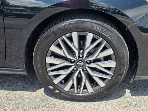 Used 2025 Nissan Altima 2.5 SV FWD image 15