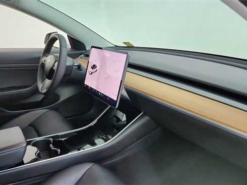 Used 2020 Tesla Model 3 Standard Range Plus image 19
