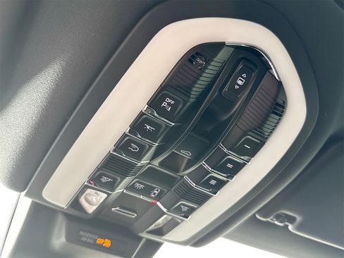Certified 2025 Porsche Macan image 26