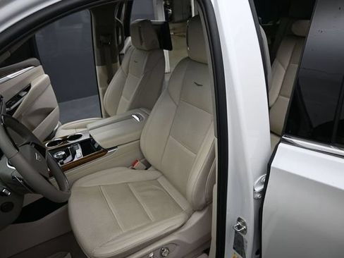 Certified 2025 Cadillac Escalade Premium Luxury Platinum AWD/4WD image 21