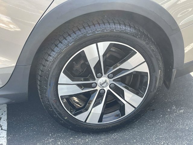 Used 2020 Volvo V60 T5 Cross Country AWD/4WD image 8