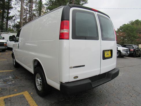 Used 2018 Chevrolet Express 2500 image 5
