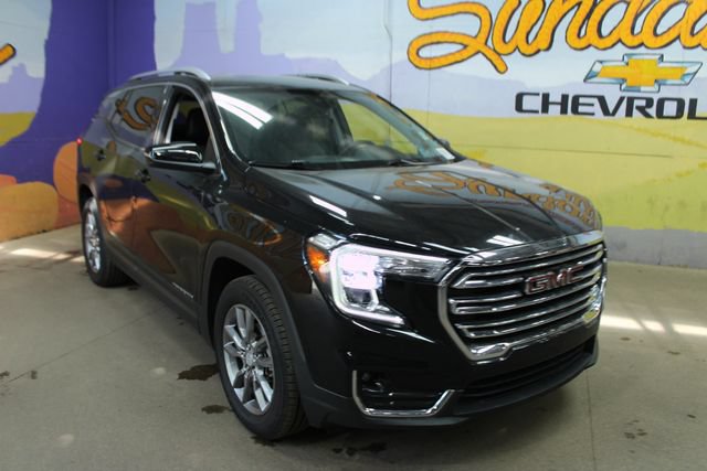 Used 2023 GMC Terrain SLT w/ Infotainment Package II AWD/4WD image 2