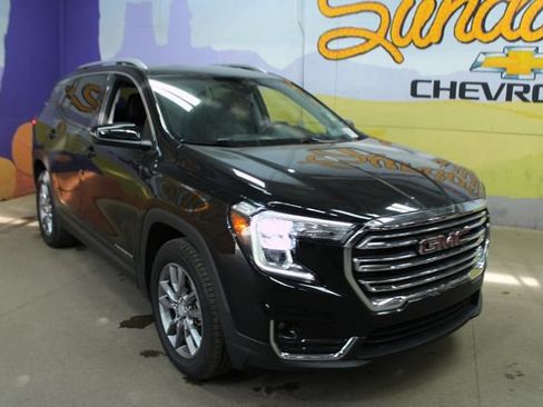 Used 2023 GMC Terrain SLT w/ Infotainment Package II AWD/4WD image 2