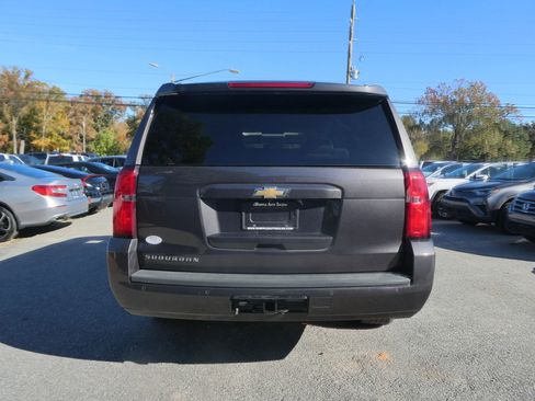 Used 2018 Chevrolet Suburban LT image 6