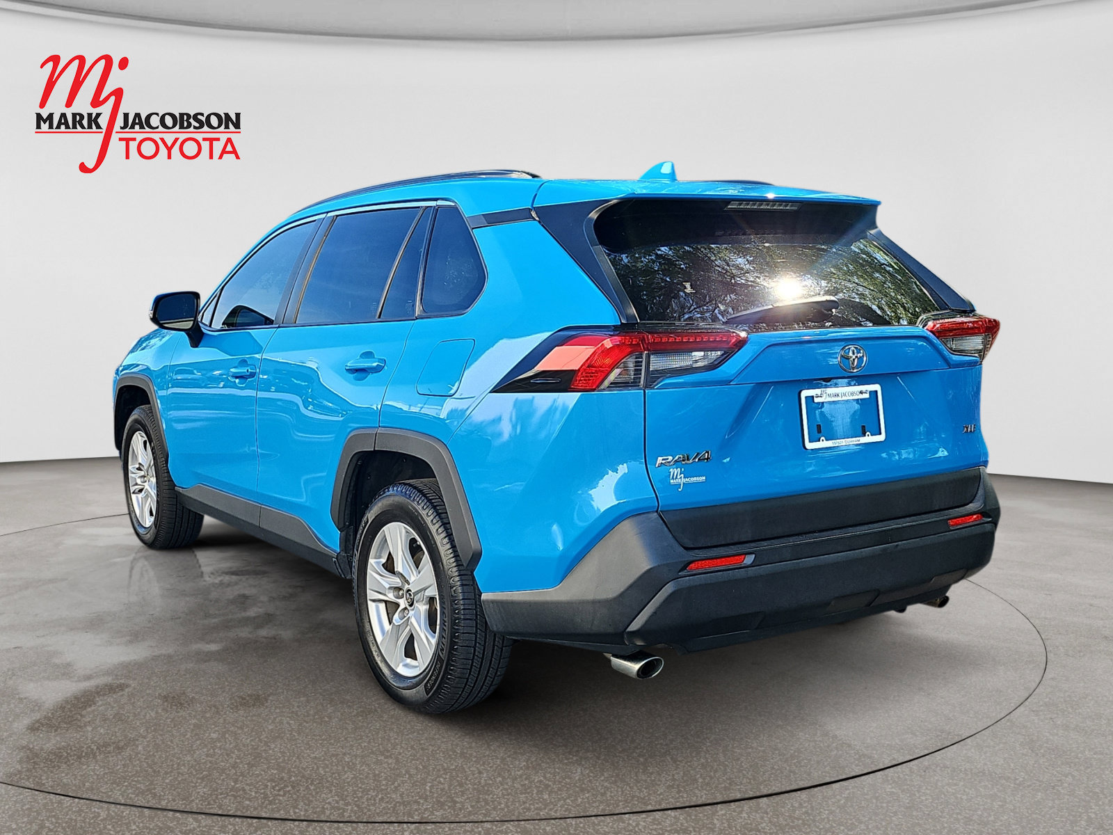 Used 2019 Toyota RAV4 XLE w/ Convenience Package FWD image 12