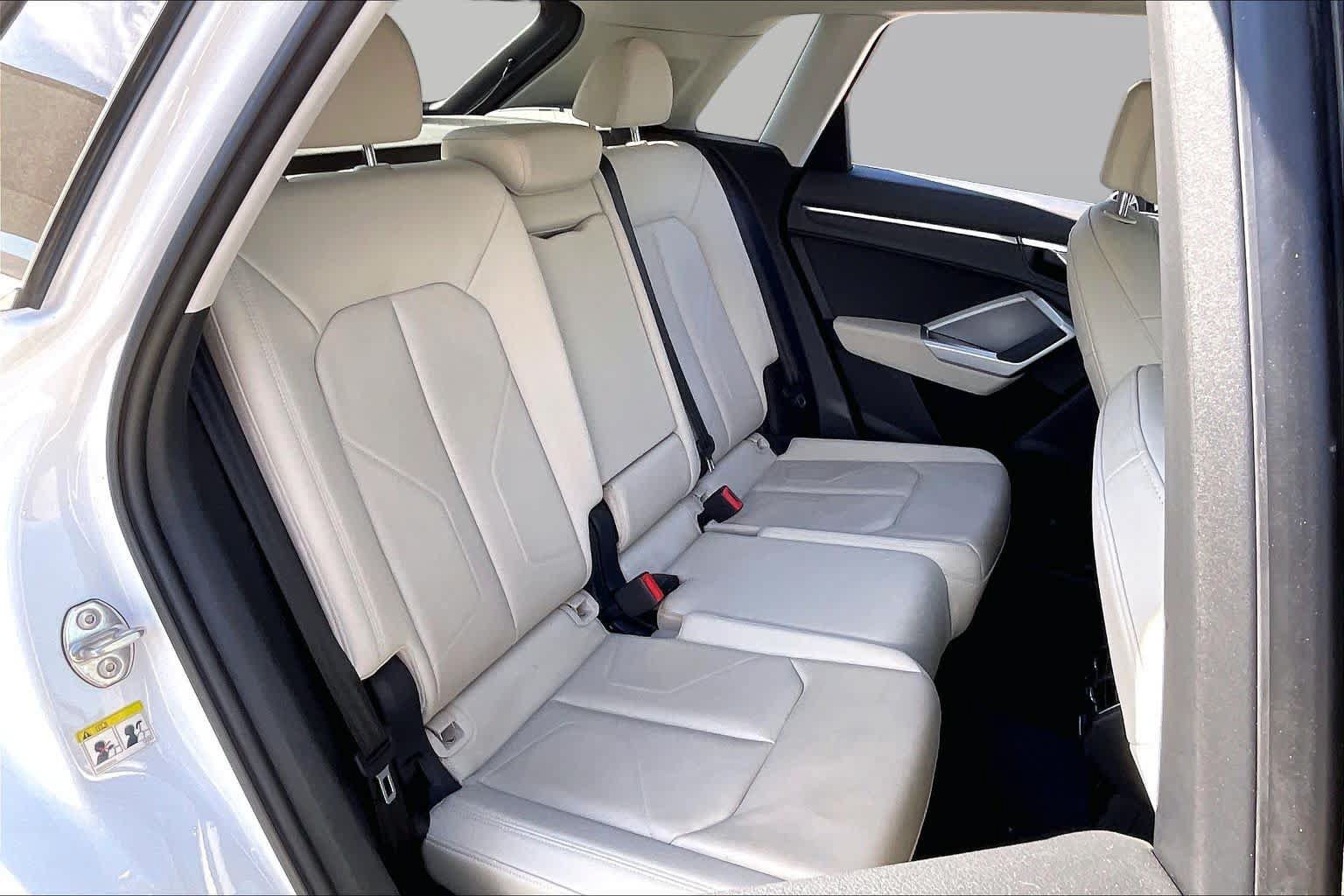 Used 2020 Audi Q3 2.0T Premium w/ Convenience Package AWD/4WD image 19