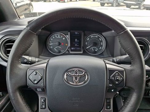 Used 2019 Toyota Tacoma TRD Sport image 18