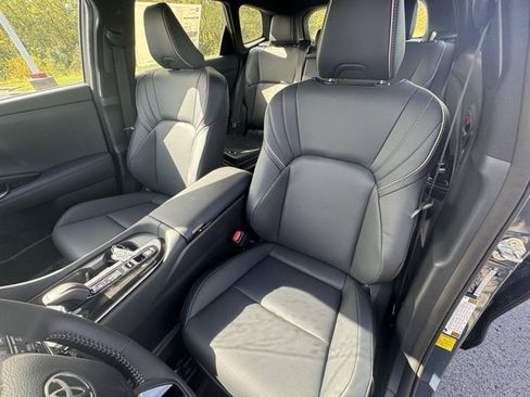 New 2025 Toyota Crown Signia Limited image 12