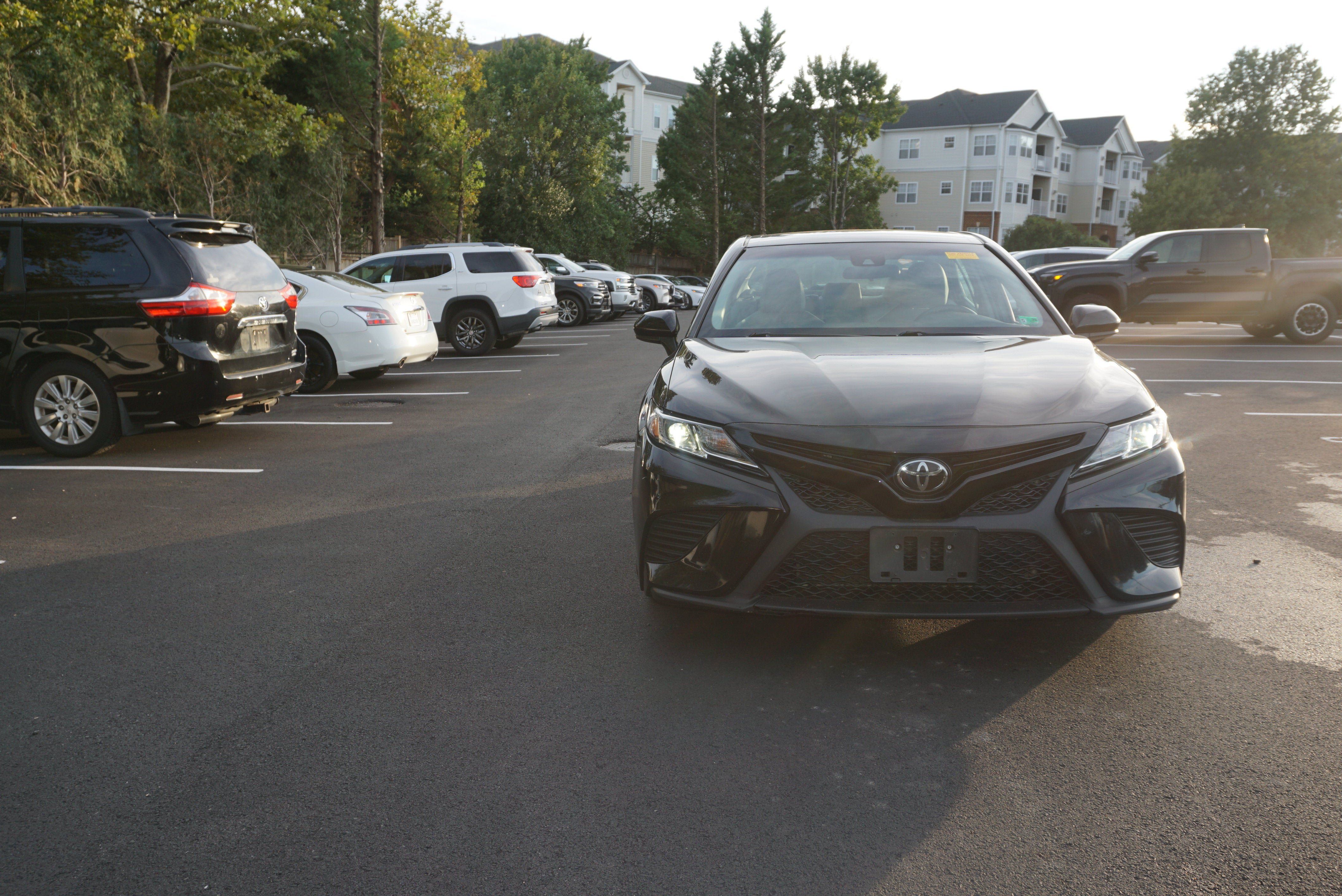 Used 2020 Toyota Camry SE FWD image 2