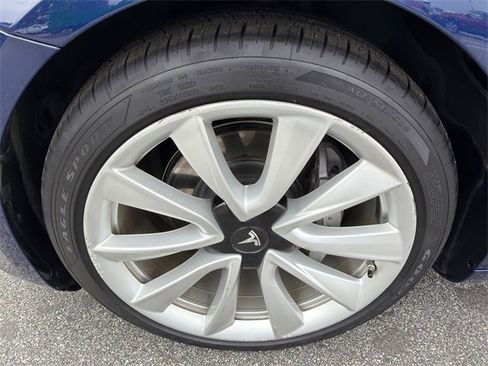 Used 2018 Tesla Model 3 Long Range image 11