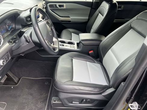 Used 2022 Ford Explorer XLT w/ Equipment Group 202A image 17