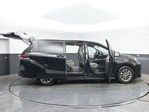 Used 2021 Toyota Sienna LE FWD image 52