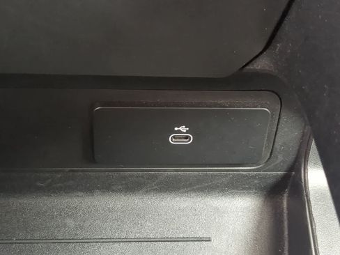 Certified 2025 Land Rover Defender 110 S AWD/4WD image 33