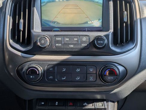 Used 2018 Chevrolet Colorado Z71 AWD/4WD image 17