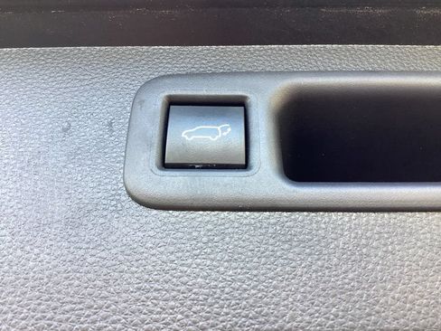 Used 2023 Toyota Highlander LE FWD image 22