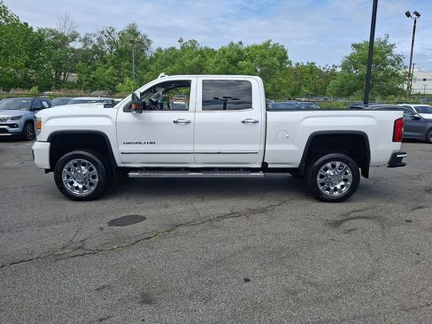 Used 2019 GMC Sierra 2500 Denali w/ Duramax Plus Package AWD/4WD image 9