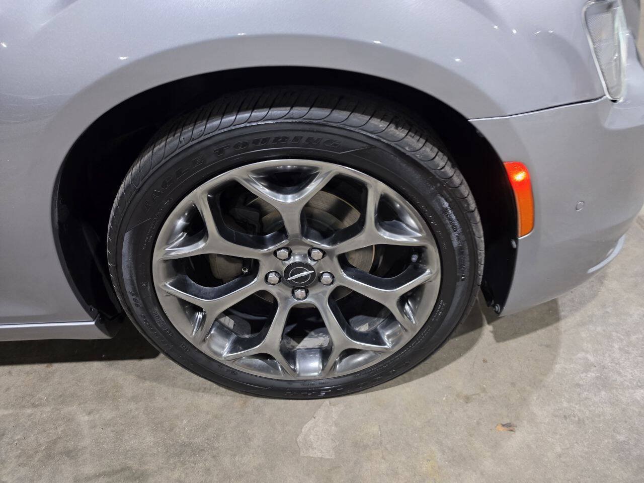 Used 2018 Chrysler 300 S w/ Safetytec Plus Group RWD image 20