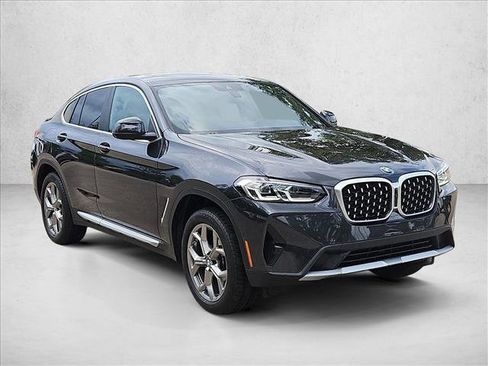 Used 2025 BMW X4 xDrive30i AWD/4WD image 3