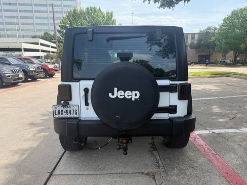 Used 2016 Jeep Wrangler Unlimited Sport w/ Connectivity Group AWD/4WD image 5