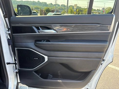 Used 2022 Jeep Wagoneer Series II AWD/4WD image 40