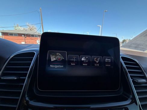 Used 2019 Mercedes-Benz GLE 400 4MATIC w/ Premium 1 Package image 29