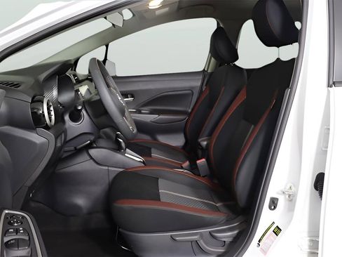 Used 2023 Nissan Versa SR w/ Trunk Package image 9