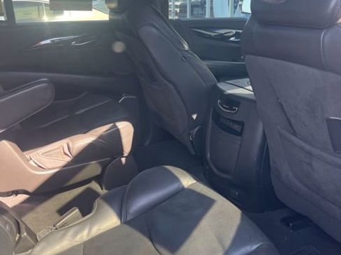 Used 2018 Cadillac Escalade Platinum image 19
