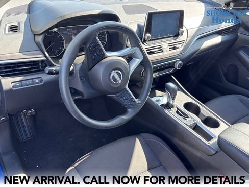 Used 2025 Nissan Altima 2.5 SV FWD image 8