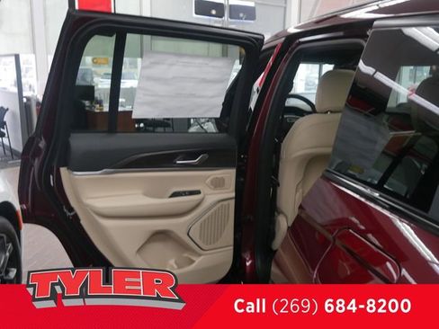 New 2026 Jeep Grand Cherokee Limited w/ Limited Altitude Package AWD/4WD image 17