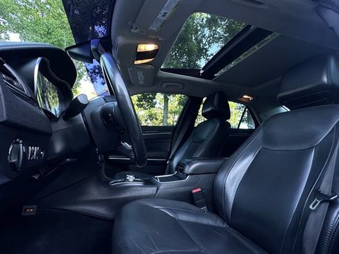 Used 2015 Chrysler 300 Limited RWD image 10